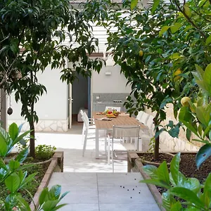  Appartamento Il Giardino Di Bobò By Starguest